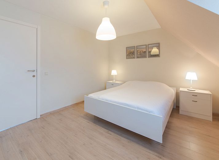 Geniessen Sie den sonnigen Garten des Ferienhauses Dagmar mit Parkplatz in De Haan, Westflandern, ideal fuer Entspannung in einem charmanten Ferienhaus.