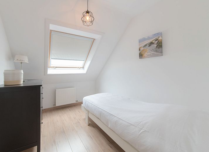 Gemuetliches Wohnzimmer im Ferienhaus Dagmar mit komfortabler Sitzecke, gelegen in De Haan, Westflandern, ideal fuer einen entspannten Aufenthalt.