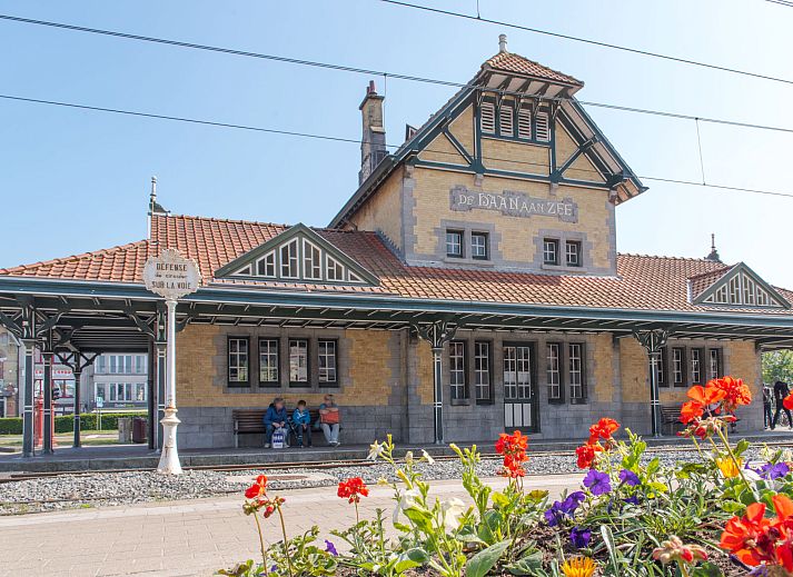 Moderne Kueche im Ferienhaus Dagmar mit Parkplatz, gelegen in De Haan, Westflandern, Belgien, mit hellem Interieur und grosszuegigen Arbeitsflaechen.