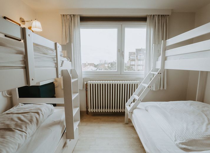 Gemuetliches Ess- und Wohnzimmer im Apartment Residence Du Parc mit Meerblick in De Haan, Westflandern, ideal fuer einen entspannten Aufenthalt.