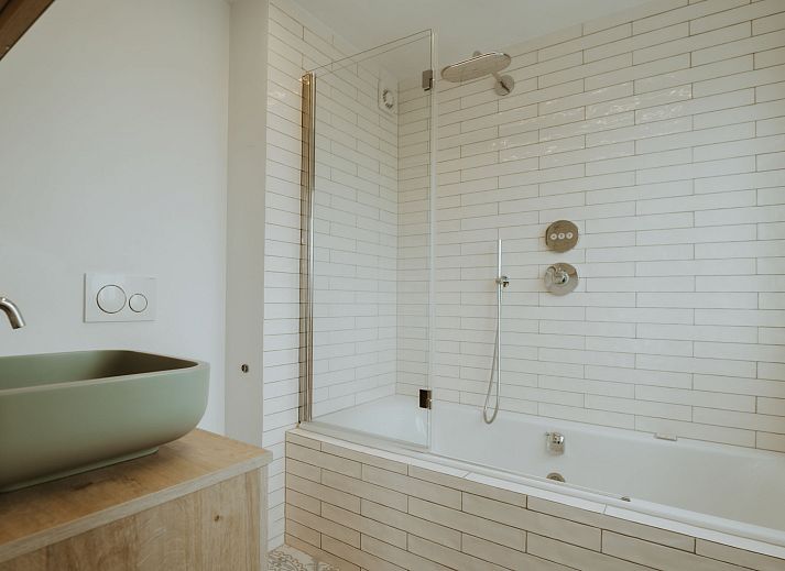 Gemuetliches Ess- und Wohnzimmer im Apartment Residence Du Parc mit Meerblick in De Haan, Westflandern, ideal fuer einen entspannten Aufenthalt.