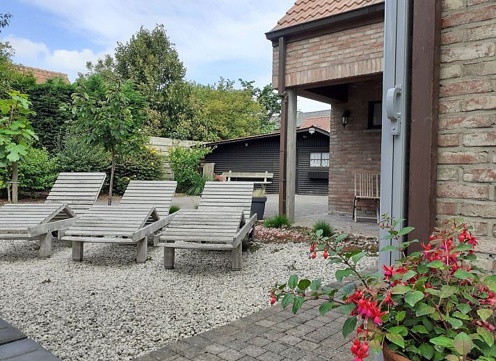 Das Ferienhaus Villa Kievit in De Haan, Westflandern, bietet einen grossen Garten mit einer Terrasse und eine natuerliche Umgebung fuer einen entspannten Aufenthalt.