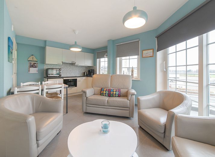 Geniet van het uitzicht vanaf het terras van Appartement Vosseslag I sunny in De Haan, West-Vlaanderen, Belgie.