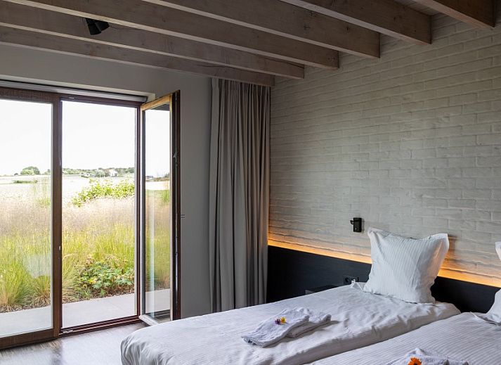 Cozy interior of AKKERNEST vacation home in Hill Country, with fireplace and comfortable seating area.