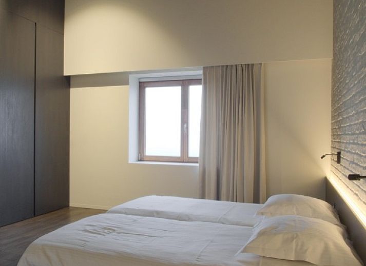 Cozy interior of AKKERNEST vacation home in Hill Country, with fireplace and comfortable seating area.