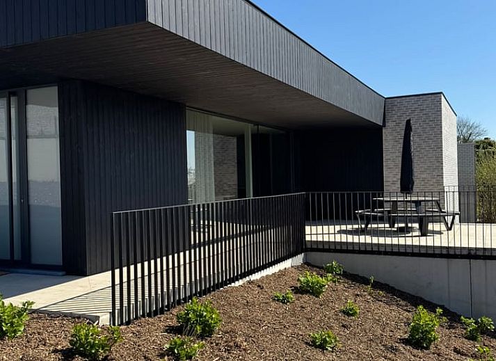 Modernes Ferienhaus in Westouter mit Panoramablick auf die Natur, gelegen im malerischen Westflandern, Belgien.