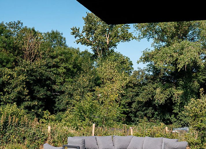 Cottage in Heuvelland, modernes Ferienhaus mit Terrasse in Westouter, Westflandern, Belgien.