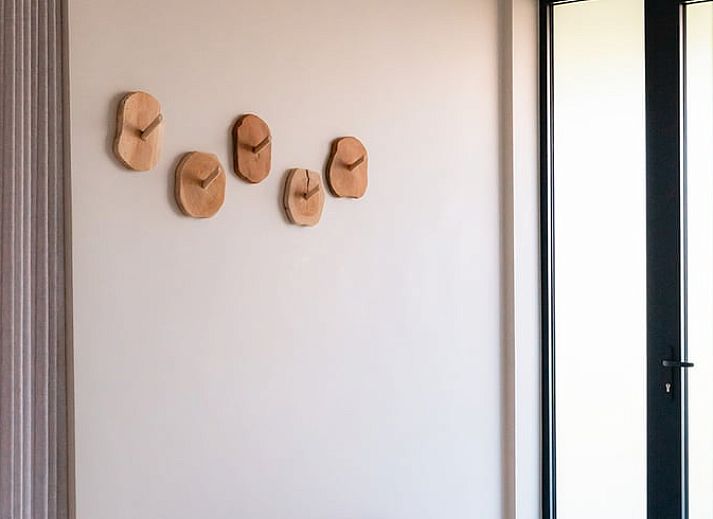 Cottage in Heuvelland, ruhige Terrasse mit gruener Umgebung in Westouter, Westflandern, Belgien.