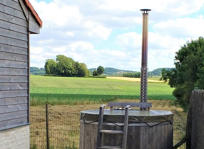 Geniessen Sie den ruhigen Aussenbereich von Holiday home in Westouter, Heuvelland, einem charmanten Ferienhaus in Westflandern, Belgien.
