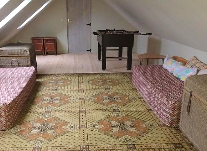 Geniessen Sie die ruhige Natur rund um das Ferienhaus in Westouter - Heuvelland, Westflandern mit einem rustikalen Whirlpool und Panoramablick.