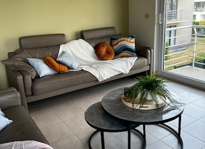 DIOMAR appartement in De Haan, Belgie met moderne architectuur en ruime balkons.