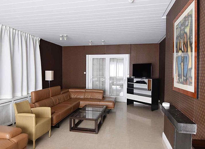 Front view of vacation home BK038 in Koksijde, West Flanders, with charming facade and green surroundings.