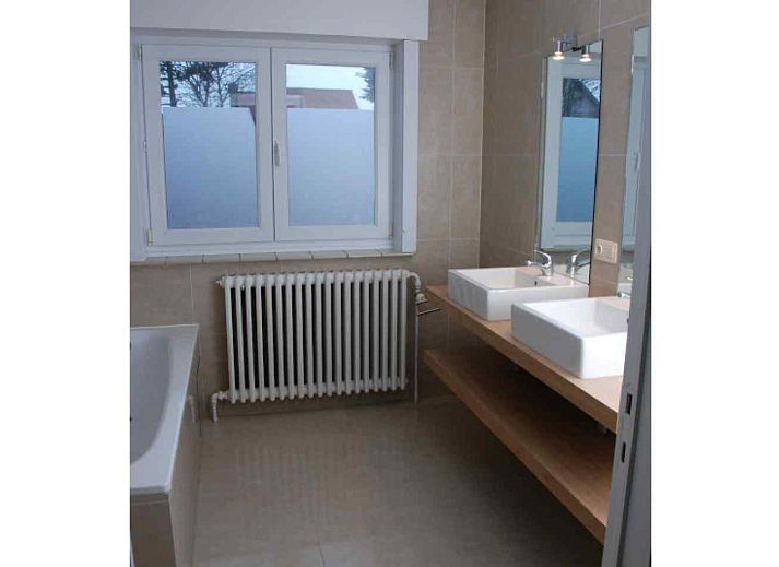 Modern kitchen in vacation home BK038, Koksijde, West Flanders, with stylish decor and garden view.