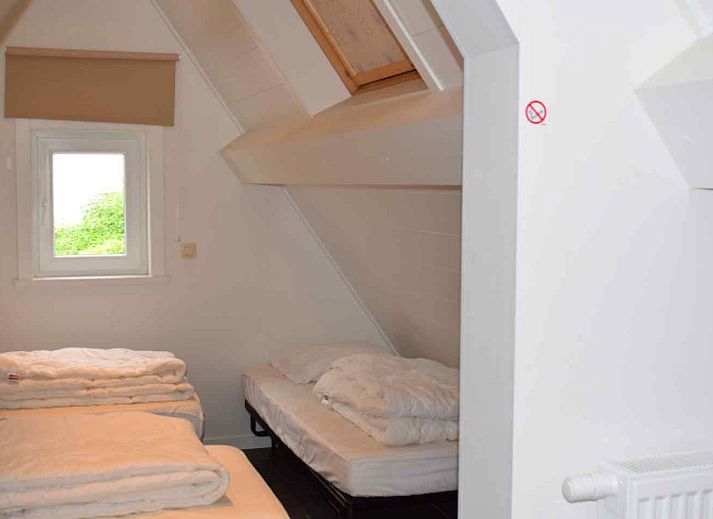 Modern kitchen in vacation home BK038, Koksijde, West Flanders, with stylish decor and garden view.