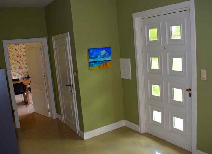 Modern kitchen in vacation home BK038, Koksijde, West Flanders, with stylish decor and garden view.