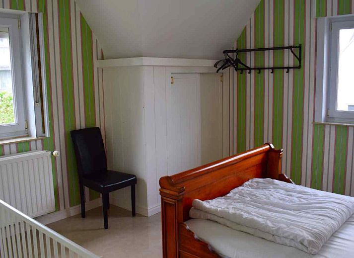 Cozy living room in vacation home BK038, Koksijde, West Flanders, with comfortable sitting area and warm furnishings.