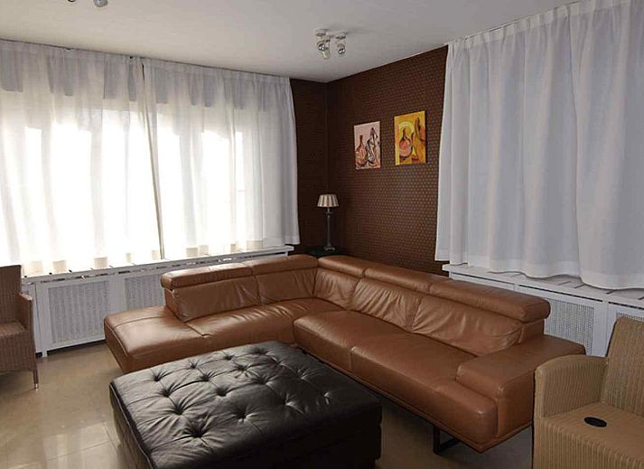 Bedroom with bunk bed in vacation home BK038, Koksijde, West Flanders, overlooking quiet neighborhood.