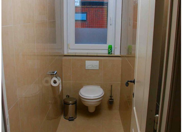 Stylish bathroom in vacation home BK038, Koksijde, West Flanders, with double sink and modern design.