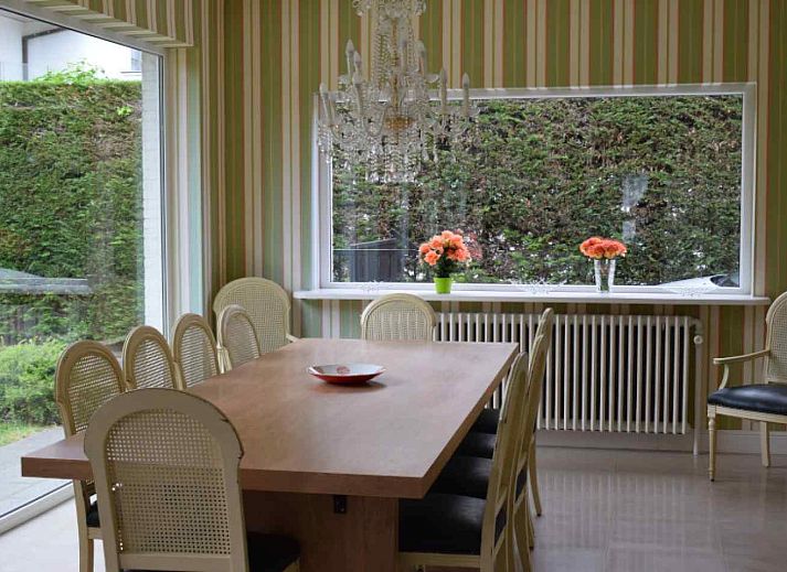 Stylish bathroom in vacation home BK038, Koksijde, West Flanders, with double sink and modern design.