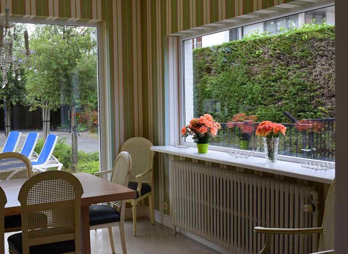 Stylish bathroom in vacation home BK038, Koksijde, West Flanders, with double sink and modern design.