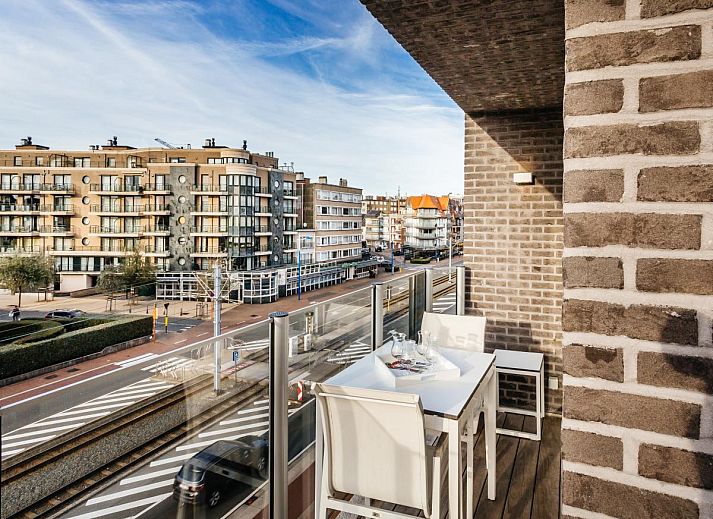 Stijlvolle binnenruimte van Aime 303 vakantiehuis in Koksijde, West-Vlaanderen, met moderne inrichting en veel natuurlijk licht.