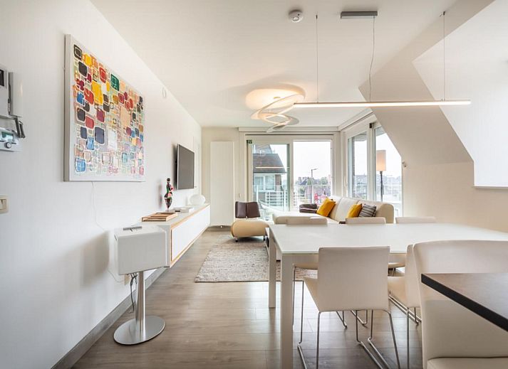 Moderne keuken in Aime 303 vakantiehuis in Koksijde, West-Vlaanderen met lichte inrichting en eetruimte voor een comfortabele vakantie.