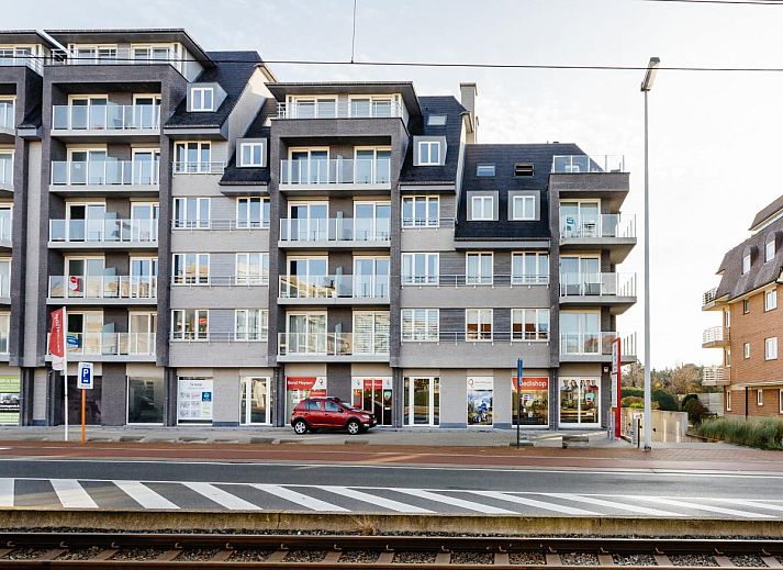 Moderne keuken in Aime 303 vakantiehuis in Koksijde, West-Vlaanderen met lichte inrichting en eetruimte voor een comfortabele vakantie.