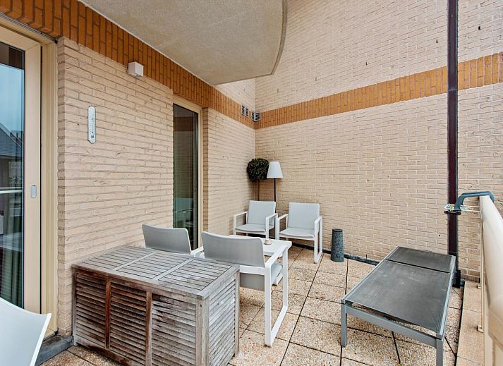 Sfeervolle slaapkamer in Klokjesbloem Gelijkvloers, vakantiehuis in Koksijde, West-Vlaanderen, met comfortabel bed en natuurlijk licht.