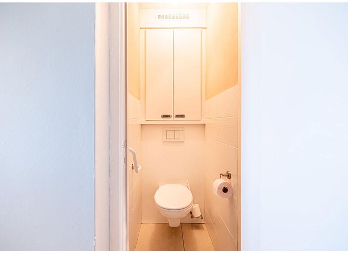 Geniet van het strandzicht vanuit de woonkamer van vakantiehuis Cortina tweede in Koksijde, West-Vlaanderen, Belgie.