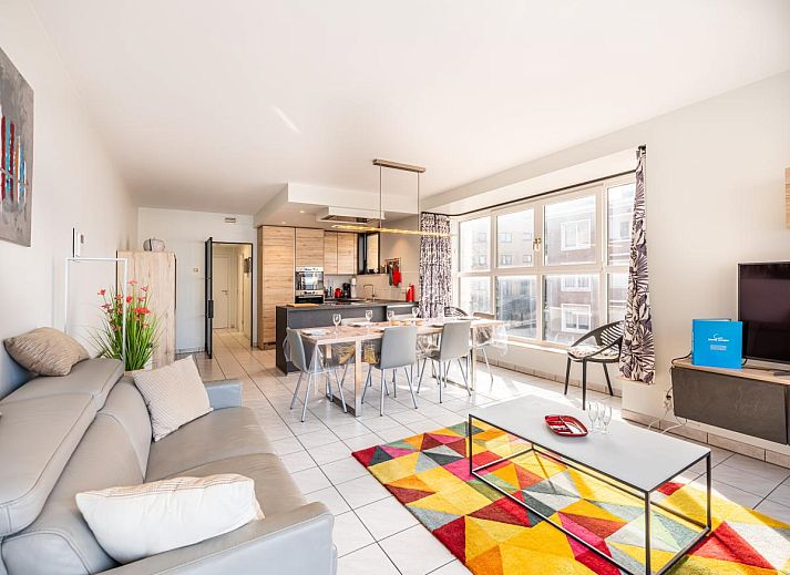 Uitzicht vanaf het balkon van Delfien Eerste, een vakantiehuis in Koksijde, West-Vlaanderen met zeezicht en stedelijke omgeving.