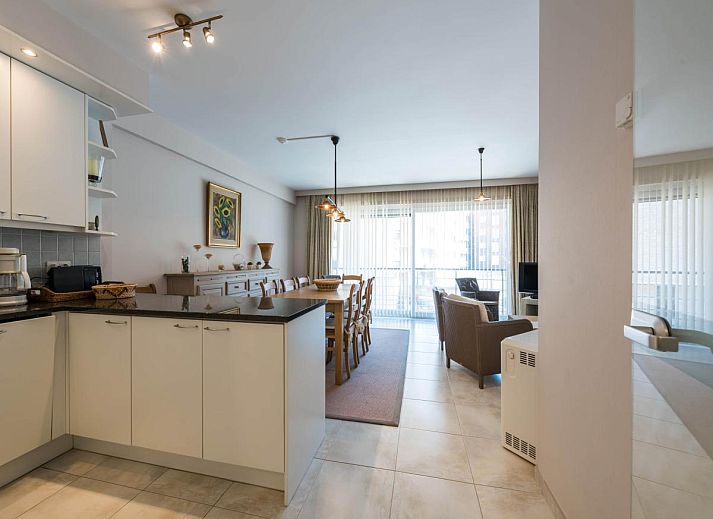 Uitzicht vanaf het balkon van Guernsey eerste vakantiehuis in Koksijde, West-Vlaanderen, met zicht op zee en strand.