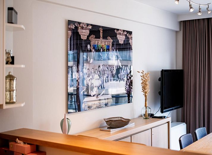 Guernsey zweites Ferienhaus in Koksijde, Westflandern mit Meerblick vom modernen Wohnzimmer mit Balkon.