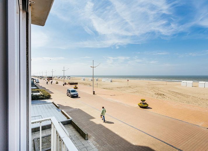 Gezellige woonkamer van Courant du Golfe vakantiehuis in Koksijde, Belgie, met prachtig zeezicht en comfortabele zithoek.