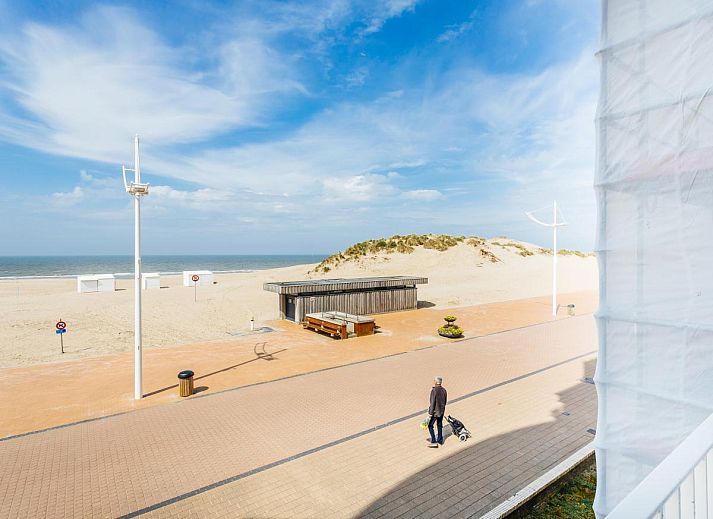 Gezellige woonkamer van Courant du Golfe vakantiehuis in Koksijde, Belgie, met prachtig zeezicht en comfortabele zithoek.
