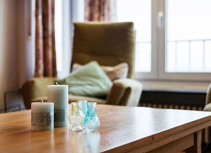 Ruime woonkamer van Courant du Golfe vakantiehuis in Koksijde, Belgie, met uitzicht op zee en gezellige zithoek.