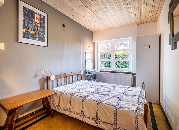 Moderne keuken in Juvamy gelijkvloers, een vakantiehuis in Koksijde, West-Vlaanderen, Belgie, met stijlvolle inrichting en veel natuurlijk licht.