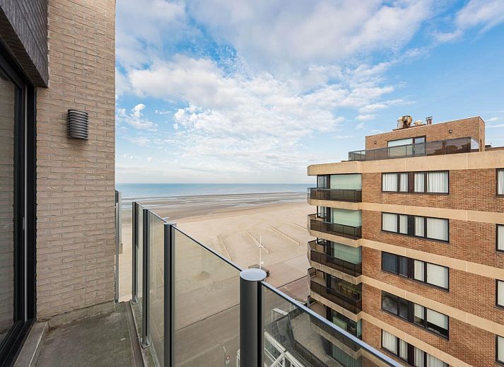 Gezellige woonkamer van De Dijk zesde vakantiehuis in Koksijde, West-Vlaanderen, met moderne inrichting en ruim uitzicht op de omgeving.