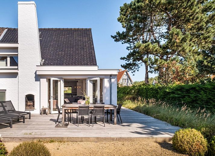 Geniet van het terras van vakantiehuis Tranquil in Koksijde, West-Vlaanderen, omringd door natuur en rustgevende omgeving.