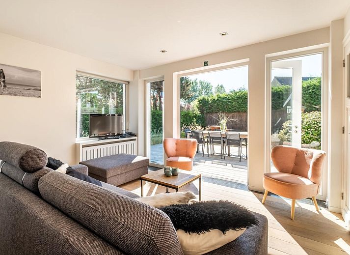 Geniet van het terras van vakantiehuis Tranquil in Koksijde, West-Vlaanderen, omringd door natuur en rustgevende omgeving.