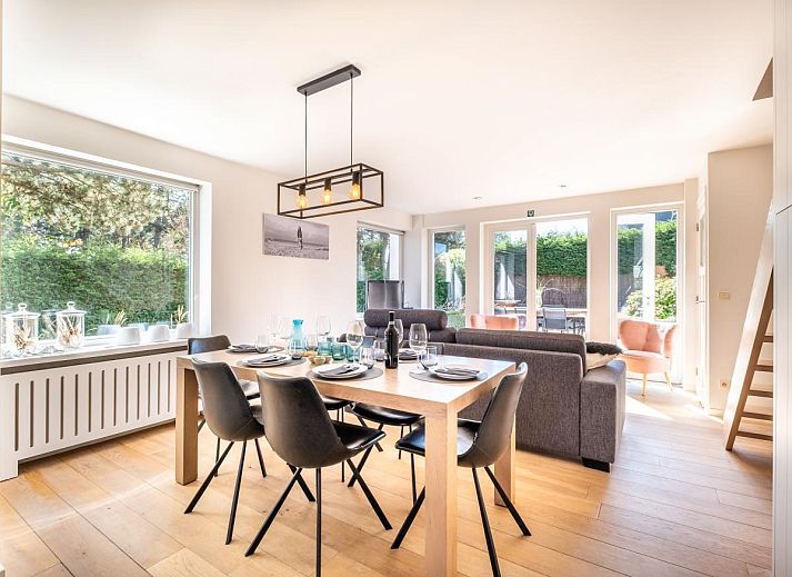 Geniet van het terras van vakantiehuis Tranquil in Koksijde, West-Vlaanderen, omringd door natuur en rustgevende omgeving.