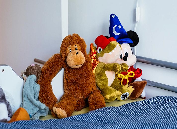 Attractive bedroom in vacation home Au Coin, Koksijde, with lots of natural light and views of the surroundings of West Flanders.