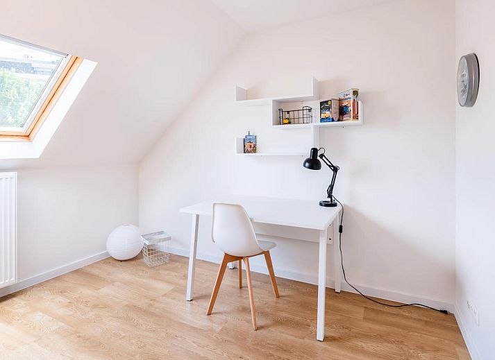Attractive bedroom in vacation home Au Coin, Koksijde, with lots of natural light and views of the surroundings of West Flanders.