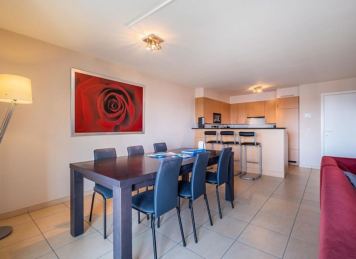 Gezellige woonkamer in Paco Vierde vakantiehuis, Koksijde, met moderne inrichting en comfortabele zitruimte in West-Vlaanderen, Belgie.