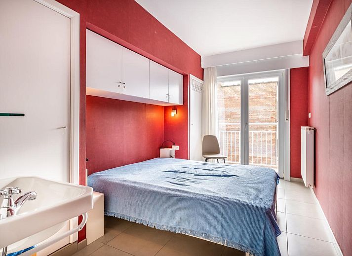 Gezellige woonkamer van Vitelli vierde vakantiehuis in Koksijde, West-Vlaanderen met panoramisch uitzicht op zee en moderne inrichting.