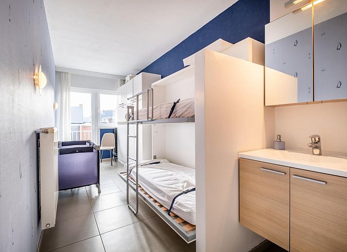 Geniet van het panoramisch zeezicht vanuit de woonkamer van Vitelli vierde, een vakantiehuis in Koksijde, West-Vlaanderen, Belgie.