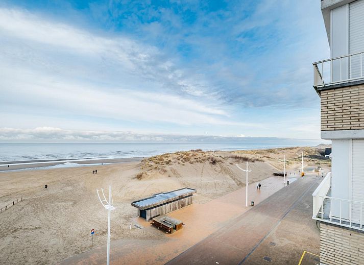 Uitzicht op het strand bij Vitelli vierde vakantiehuis in Koksijde, West-Vlaanderen, met een panoramisch zeezicht en uitgestrekte zandstranden.