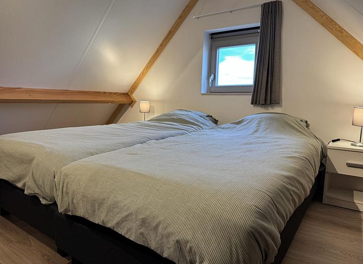 Gezellige woonkamer van vakantiehuis Westhinder II H23 in Koksijde, West-Vlaanderen, met comfortabele zithoek en moderne inrichting.