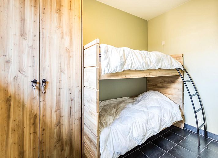 Geniet van het zonnige terras bij Le Penthouse, een luxe vakantiehuis in Koksijde, West-Vlaanderen, met prachtig uitzicht op de omgeving.