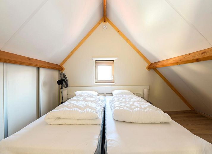 Gemuetliches Wohnzimmer des Ferienhauses Westhinder II H53 in Koksijde, Belgien, mit bequemer Sitzecke und moderner Einrichtung.