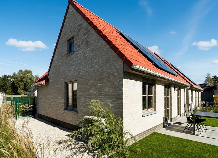 Gezellige woonkamer in vakantiehuis Westhinder II H54, Koksijde, Belgie met comfortabele zithoek en moderne inrichting.